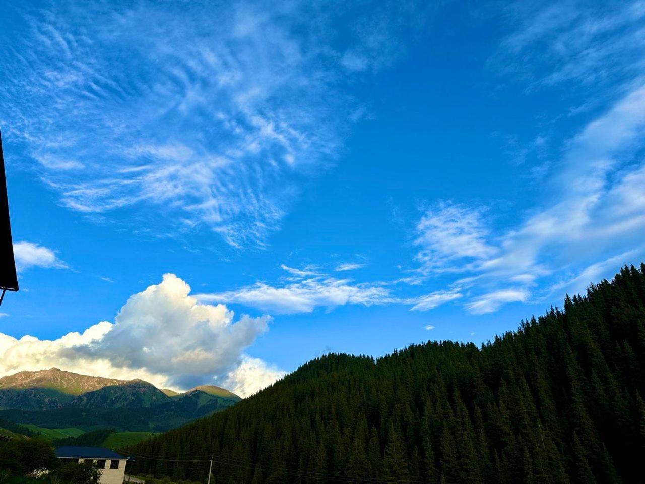 Hotel Gorny Dom Les I Gory Karakol Esterno foto