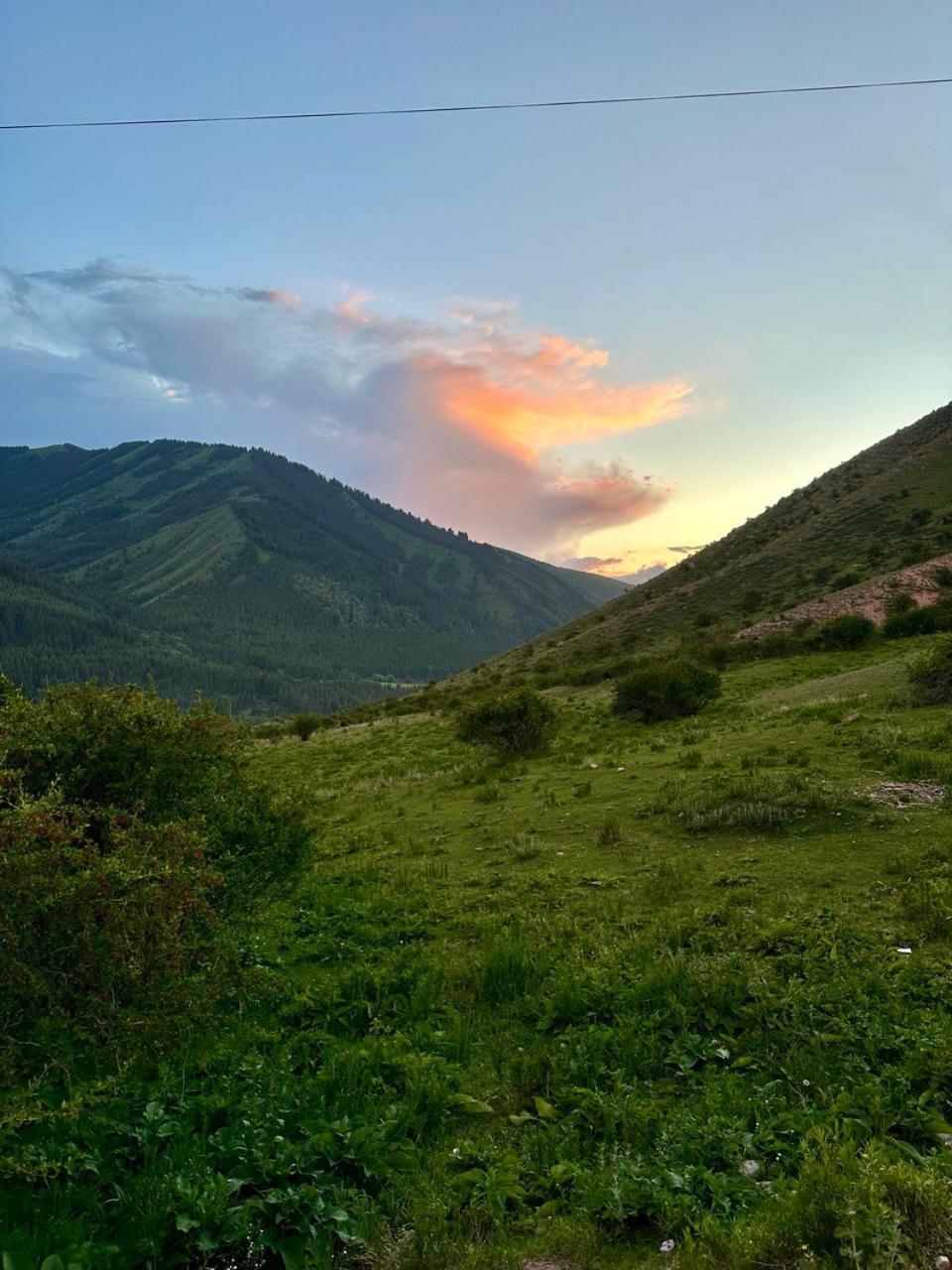 Hotel Gorny Dom Les I Gory Karakol Esterno foto